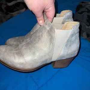 CL by Laundry gold metallic ankle boots size 8